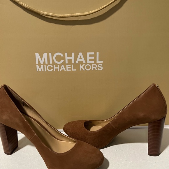 Michael Kors Suede heels! - Picture 6 of 9